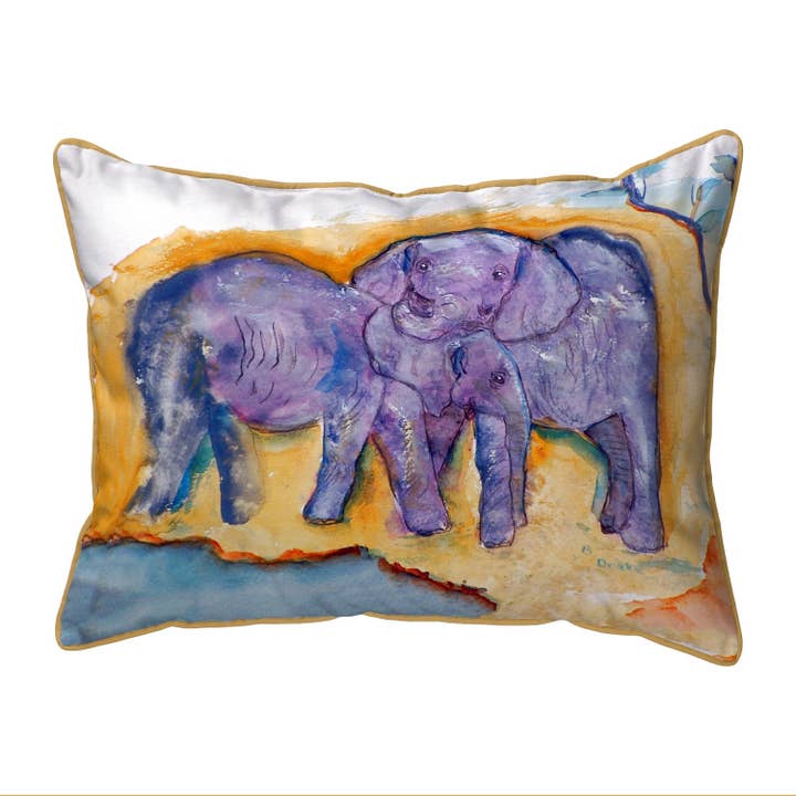 Oreiller filaire Elephants pour la vente par Betsy Drake Interiors
