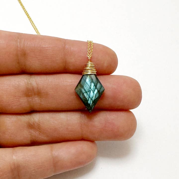 Collier Simple - Labradorite - Losange - Or pour la vente par Mrs. Robinson's Affair