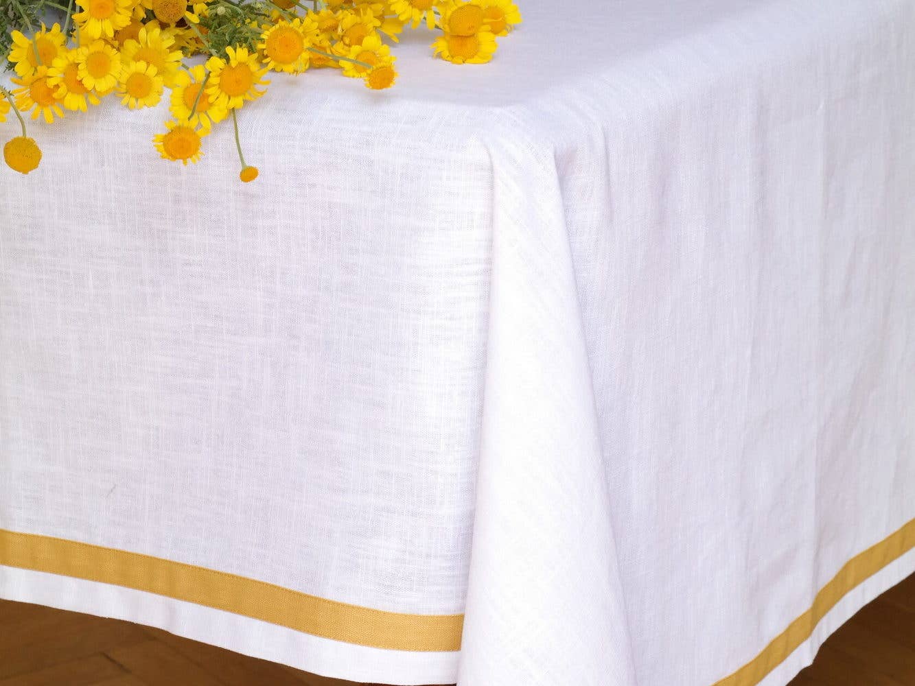 Liem Home – wholesale Duk – Skräddarsydd bordsduk med kant. Linneduk med kant.2