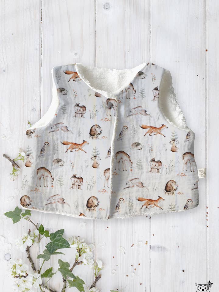 “Forest animals” shepherd's vest for wholesale by Un hibou dans le papier