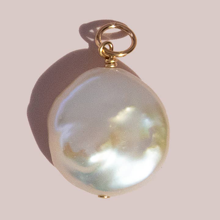 Cira Pearl Charm • Ajouter pour la vente par NOLIA Jewelry
