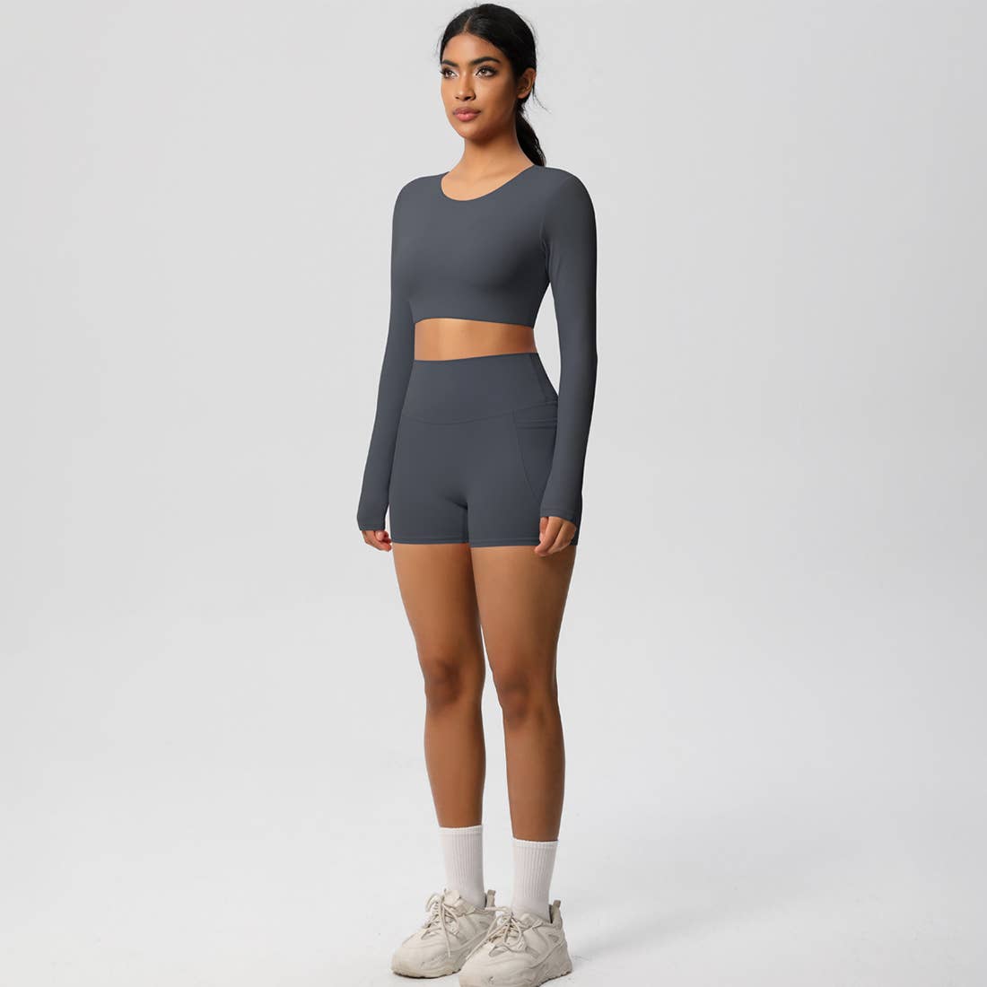 Sodalemon – Engroshandel Activewear-sæt – til kvinder – Kvinder Højtaljet Yogasæt: Langærmet Top + Shorts med Lommer9