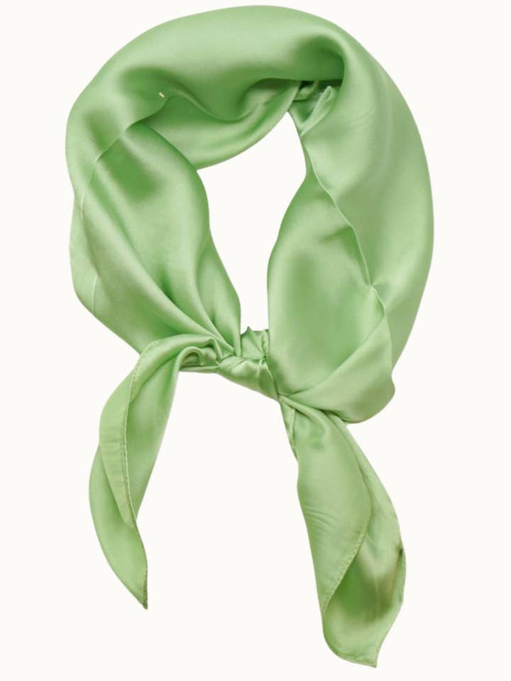 "So Silky" Satin Halstørklæde, Alsidig, Ensfarvet Salvie for engroshandel hos Olive & Pique