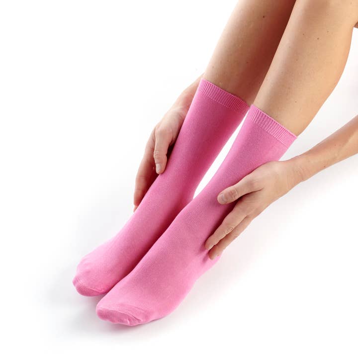 Pale pink bamboo touch silk plain sock for wholesale by Dub & Drino