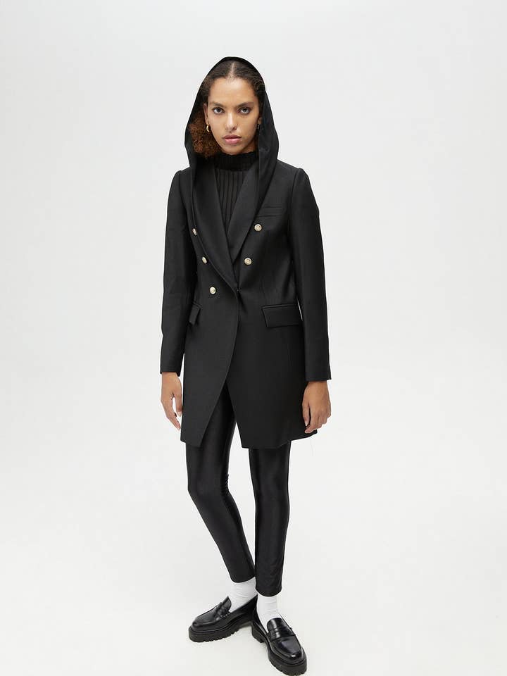 Veste longue à capuche pour la vente par Lalion Design and International Trade LLC