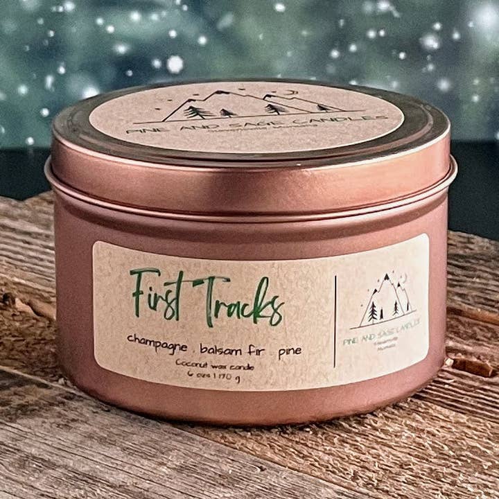 Första Spåren - 6 oz Bronsljusburk för wholesale av Pine and Sage Candles