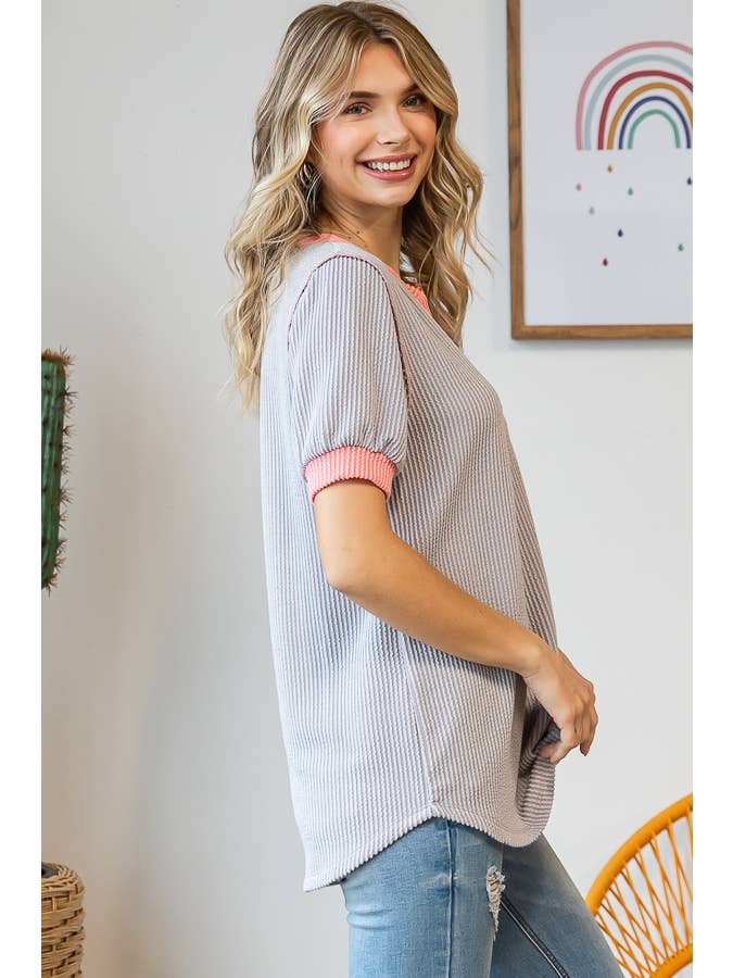 7th Ray - Vendita all'ingrosso Top in maglia - Donna - Top a coste con bottoni a contrasto sul davanti e maniche corte T544918