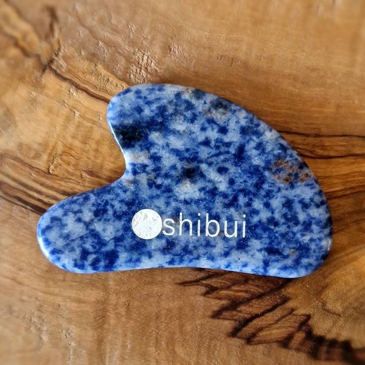SHIBUI Gua Sha hjärtformad i blå sodalit för wholesale av Shibui