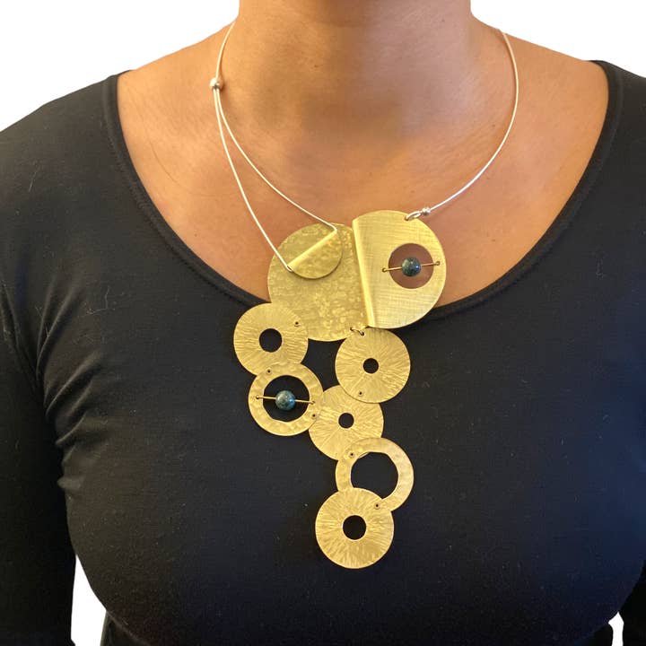 Collier Déclaration Focal en Métal Large AXIS 8 pour la vente par Chick Boss LLC