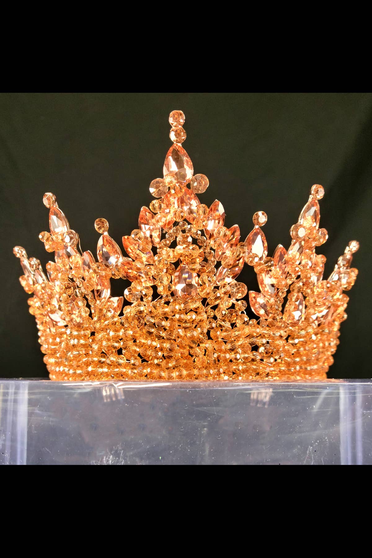 Chicas - Wholesale Tiara - Women's - Beautiful metal tiara with crystal balls and jewels HT97720