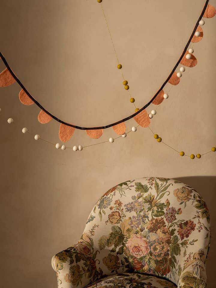 Girlande aus Filz und Baumwolle für den Großhandel von MUSKHANE