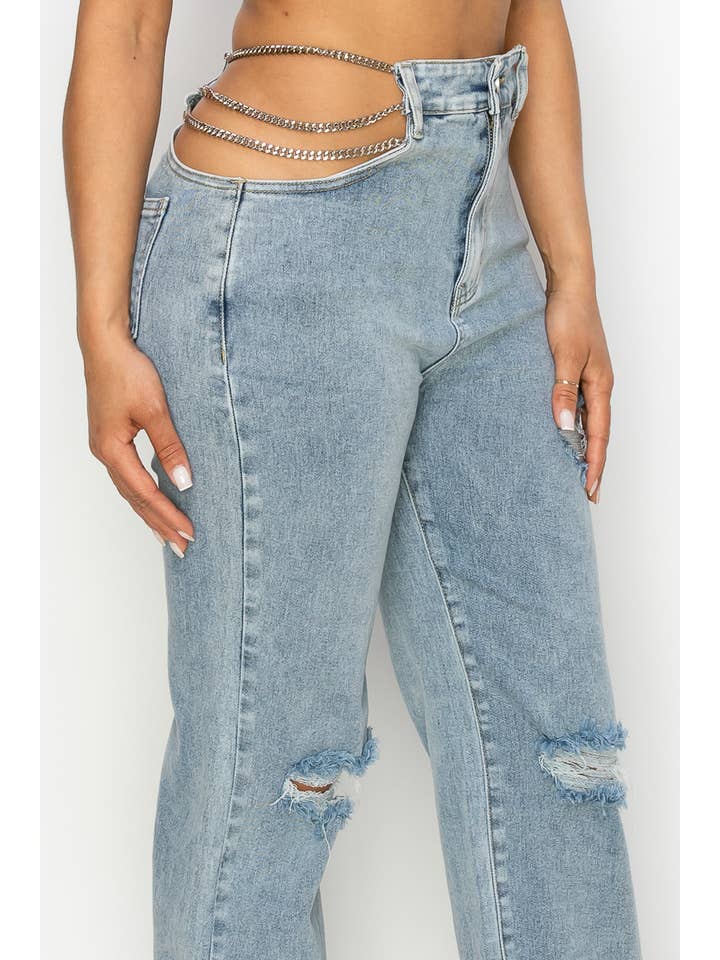 Med tvätt Denim KEDJA SIDA HÖG MIDJA RAKA NÖDSTÄLLDA JEANS för wholesale på Faire