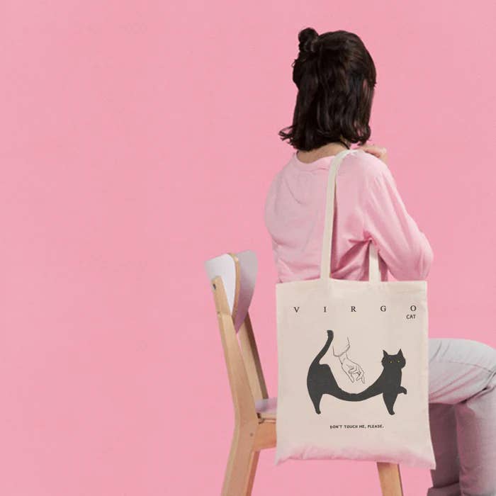 Collezione di 12 Tote bag Zodiacat Giulia Rosa per la vendita all'ingrosso da parte di Hop!