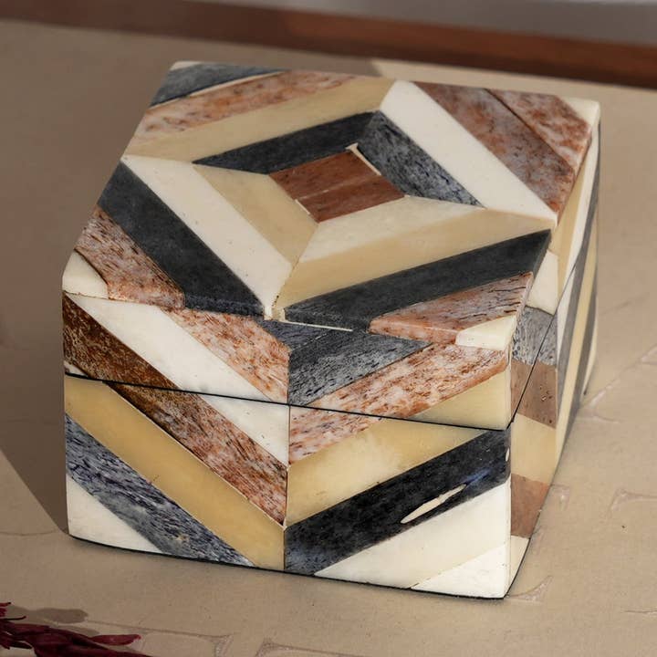 Caixa de Comprimidos com Embutido em Padrão de Tijolo – Armazenamento Decorativo em Osso e MDF por atacado de Expo Bazaar