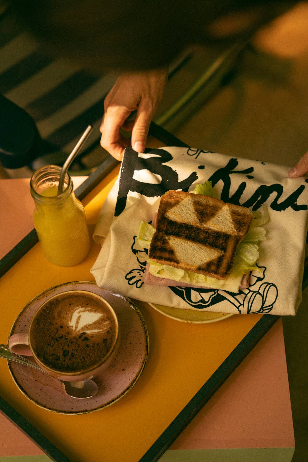 Humpier – wholesale Screen printed t-shirt – unisex – Bikini T-shirt6