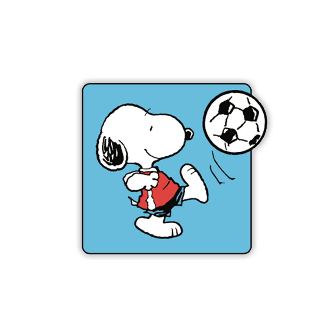 PINTRILL - Wholesale Lapel Pin/Button - Snoopy Soccer0