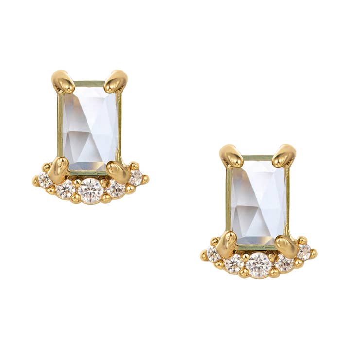 Boucles d'oreilles à tige en pierres précieuses avec topaze bleue | Alice pour la vente par Heilo Jewelry