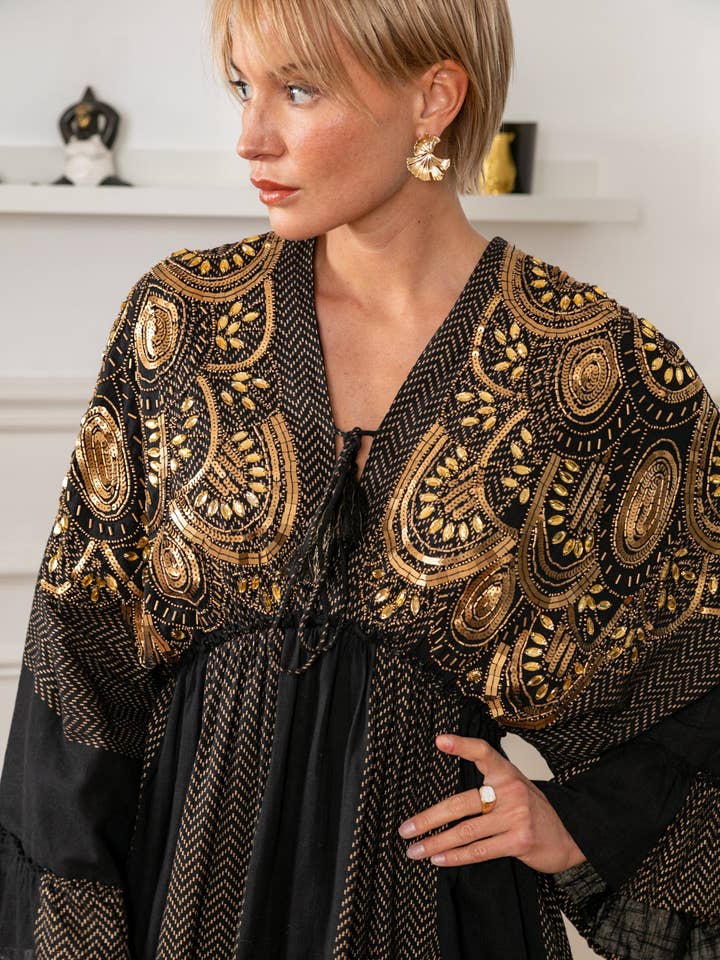 Sort Lang kjole inspireret af kaftan, detaljer med pailletter og perler for engroshandel på Faire