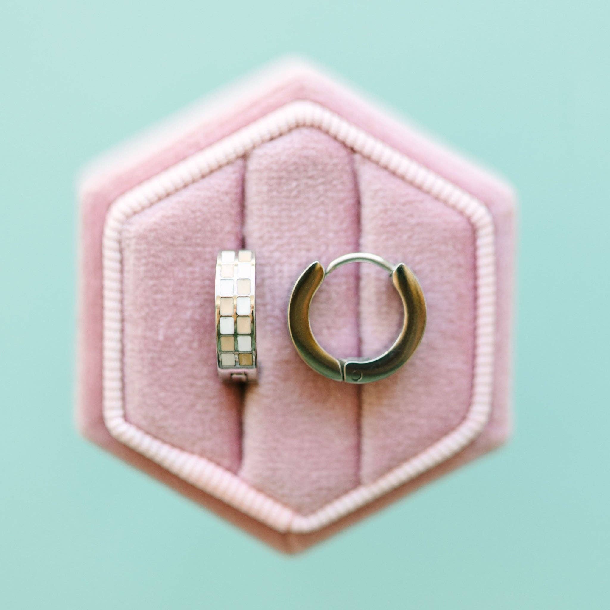 Pierced Co - Vente Petits anneaux - Huggies à carreaux pêche argentée0