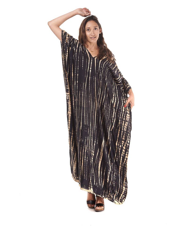 Robe caftan longue à encolure en V et ailes pour la vente par Nectar Creations