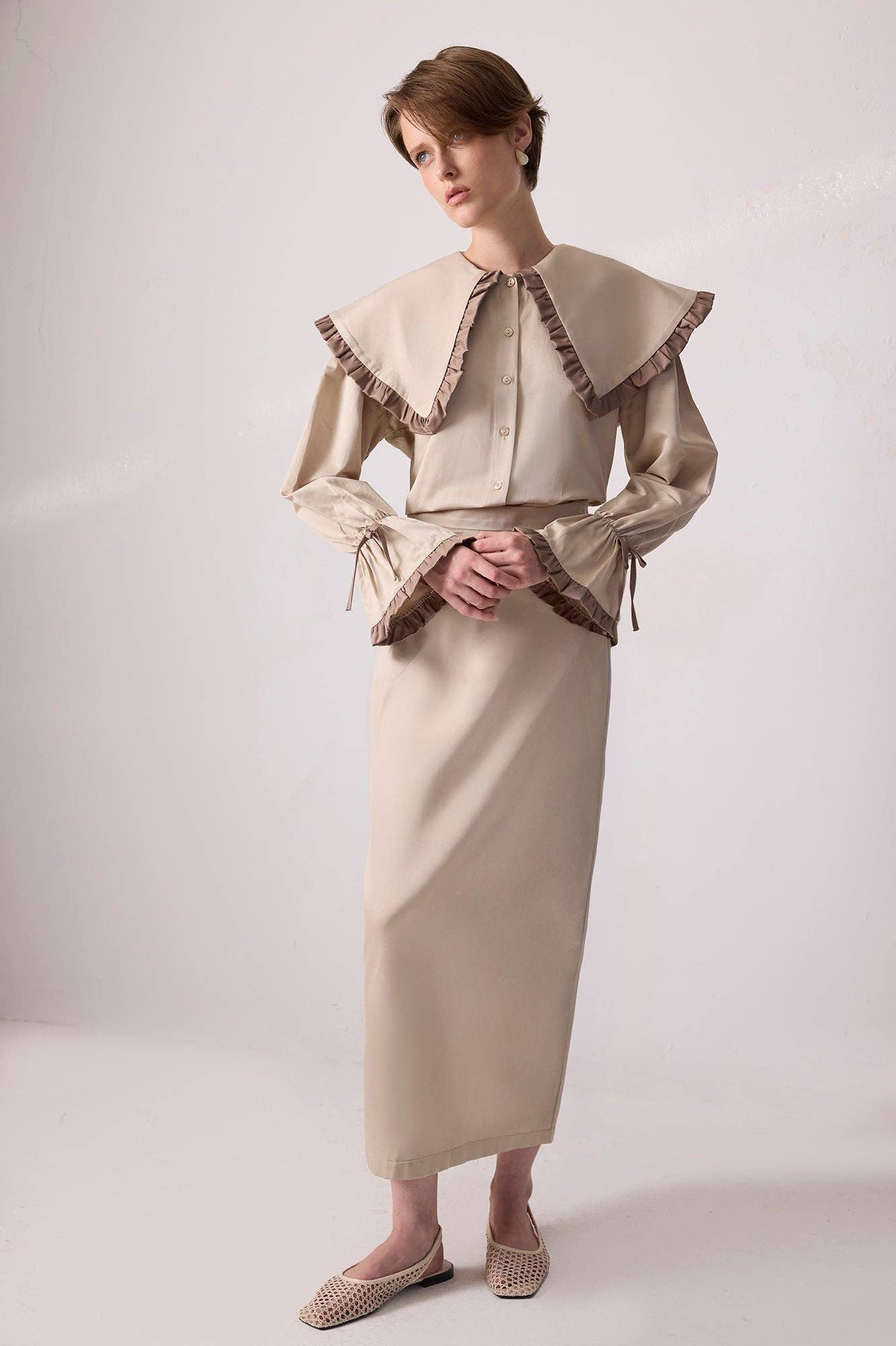 Taş Hemd mit Kontrastkragen und Rüschenbesatz für den Großhandel auf Faire2