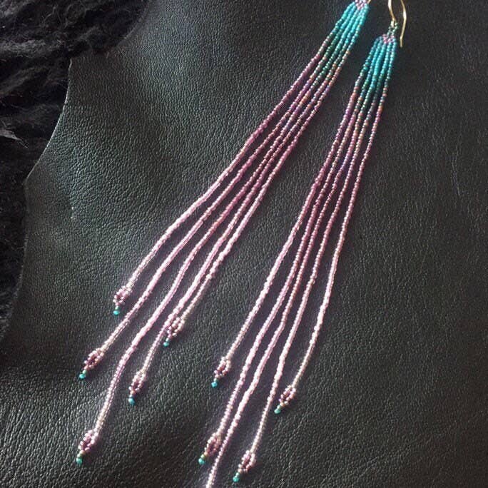 Kleine handgefertigte Ohrringe „Jade Spirit“ ~ zarte Samenperlen für den Großhandel von Maui Swan Designs