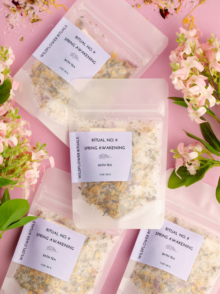 Frühlingserwachen Botanischer Bade-Tee Kamille Zitronenmelisse für den Großhandel von Wildflower Rituals