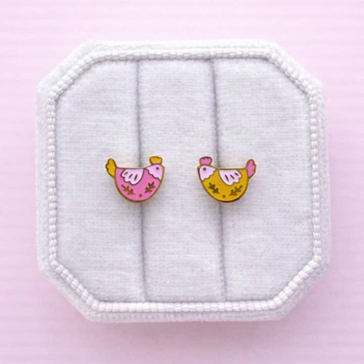 Clous d'oreilles poulet à motifs floraux pour la vente par Desert Peach