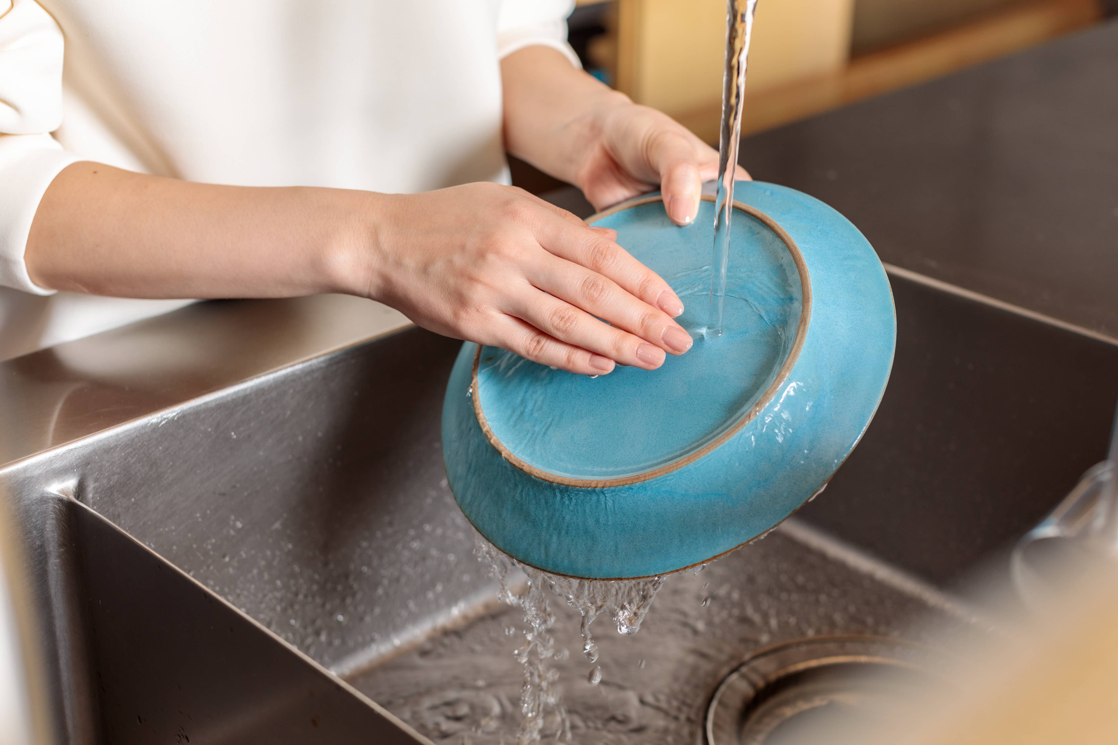 KIKIME – wholesale Dinner plate – amime Plate Half 9" | Plate w/ Half-moon shaped metal net 18