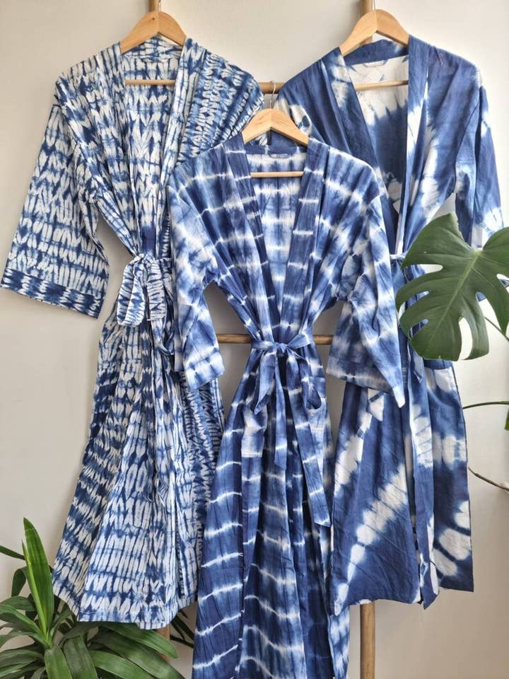 Kimono aus reiner Baumwolle mit indigoweißen Zebrastreifen für den Großhandel von Essential Designs London