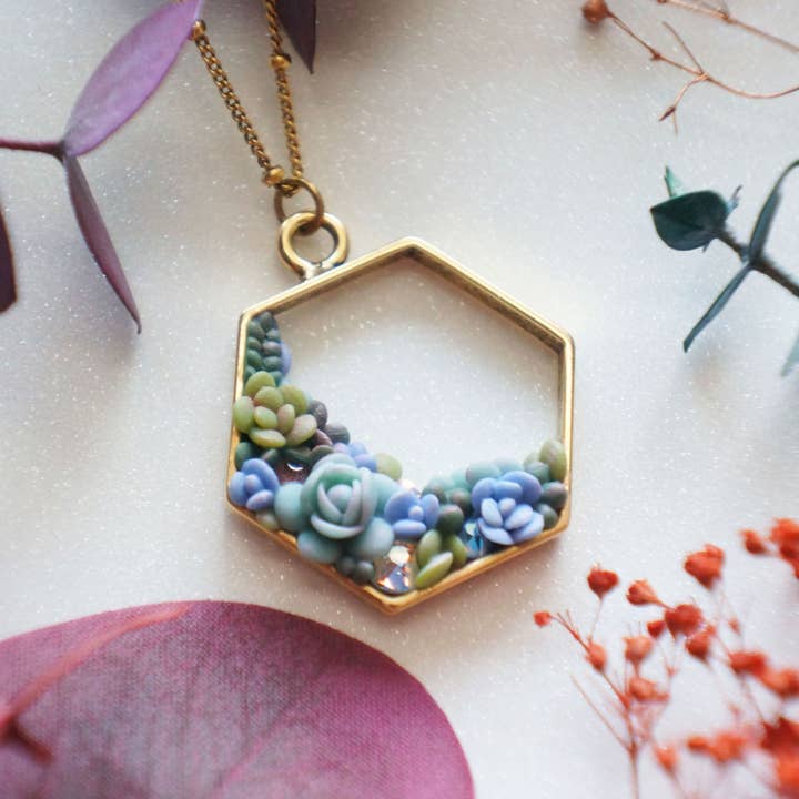 Sechseck-Kranz-Halskette für den Großhandel von Colourful Blossom