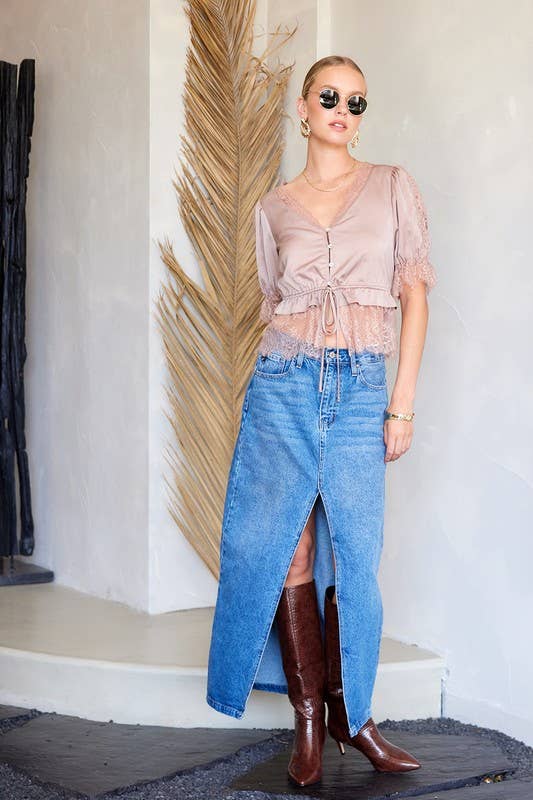 Moka Top en satin avec bordure en dentelle en vente sur Faire14