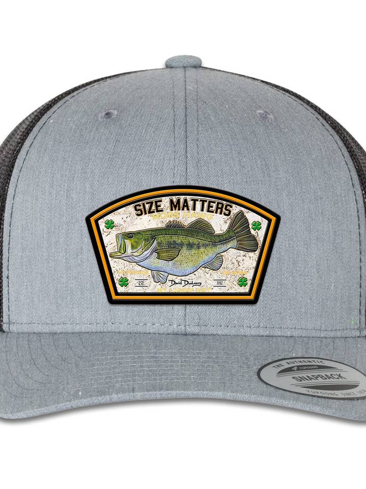 Størrelse betyder noget Largemouth Bass 6 Panel Trucker Snapback Kasket Heather Grå Sort for engroshandel hos David Dunleavy