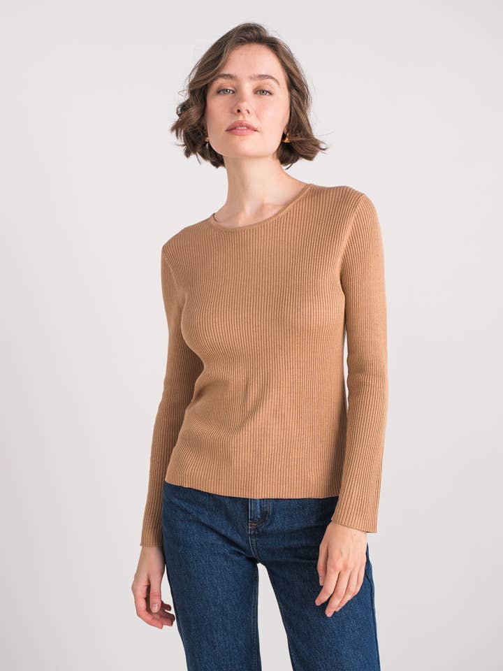 Dra 100% siden ribbad rund hals för wholesale av jw.atelier