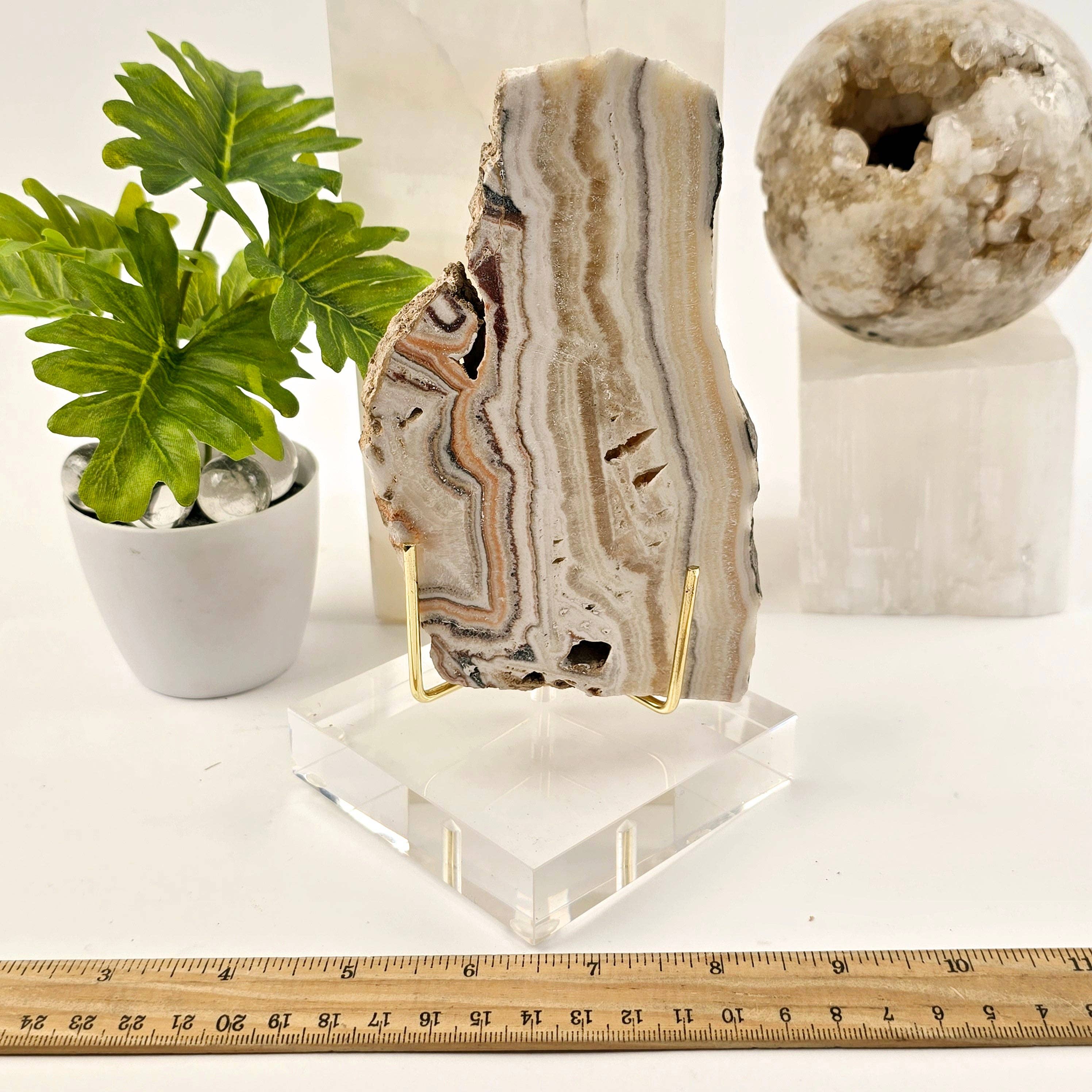 Rock Paradise – wholesale Decorative tabletop object – Crystal Display Stand - Acrylic Crystal Holder - Feng Shui - Crystal Decor1