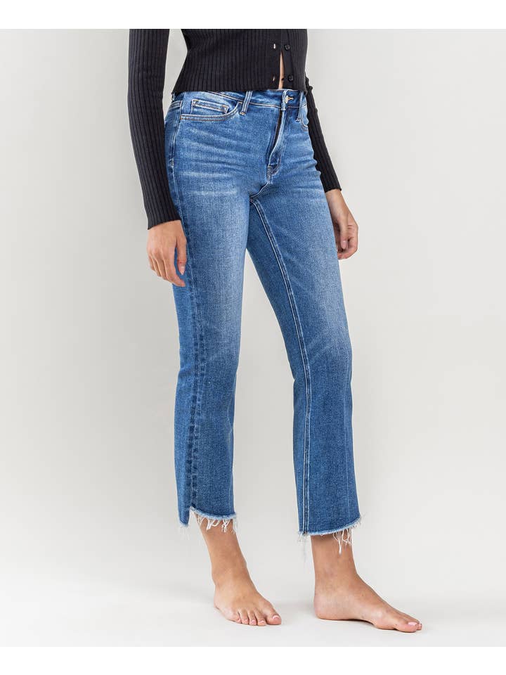 ERMUTIGEND KICK-FLARE-JEANS MIT HOHEM BUND UND RAUEN STUFEN AM SAUM T5910 für den Großhandel auf Faire5