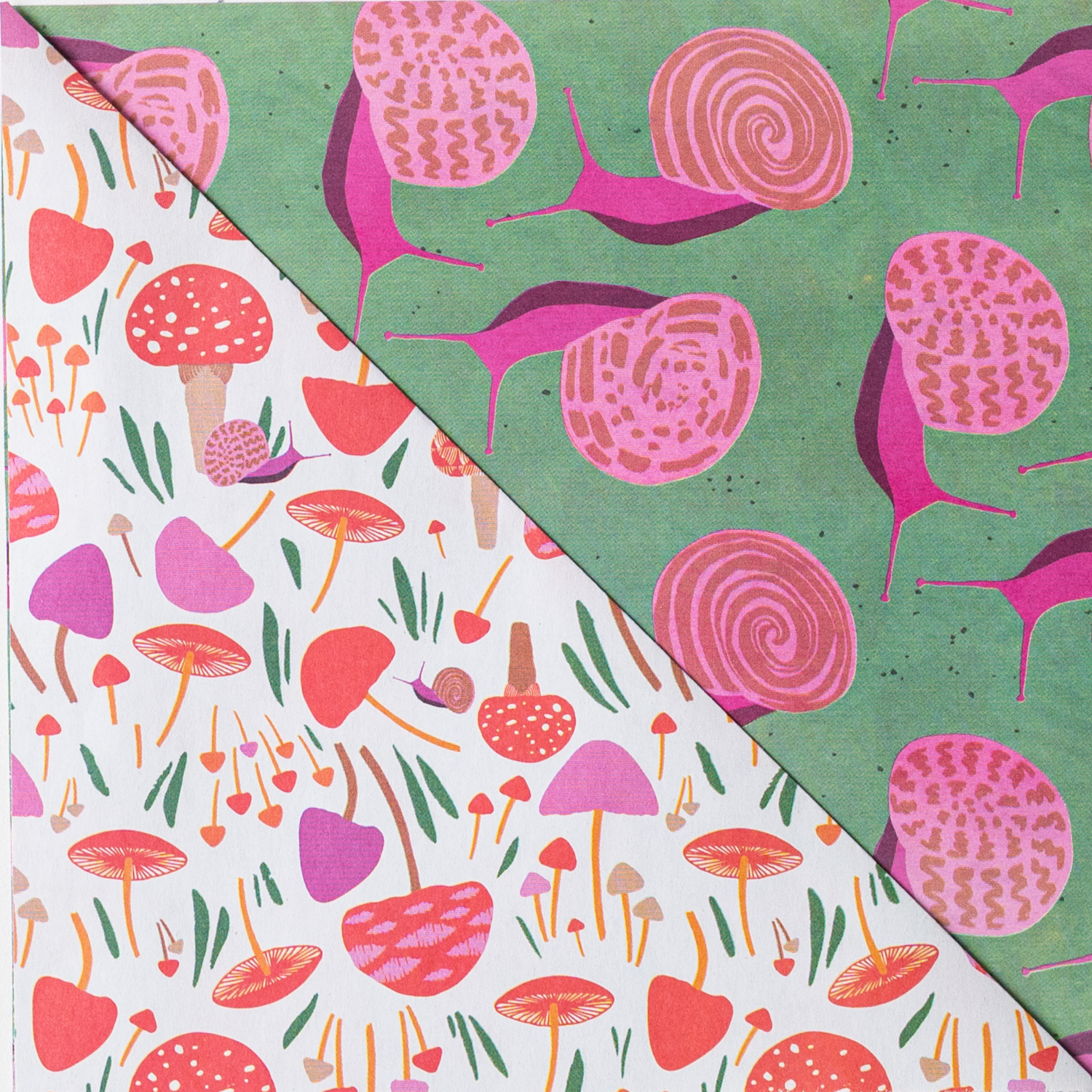 Wrappily Eco Gift Wrap Co. - Wholesale Inpakpapier - Paddenstoelen/slakken • Dubbelzijdig eco-inpakpapier voor dagelijks gebruik2