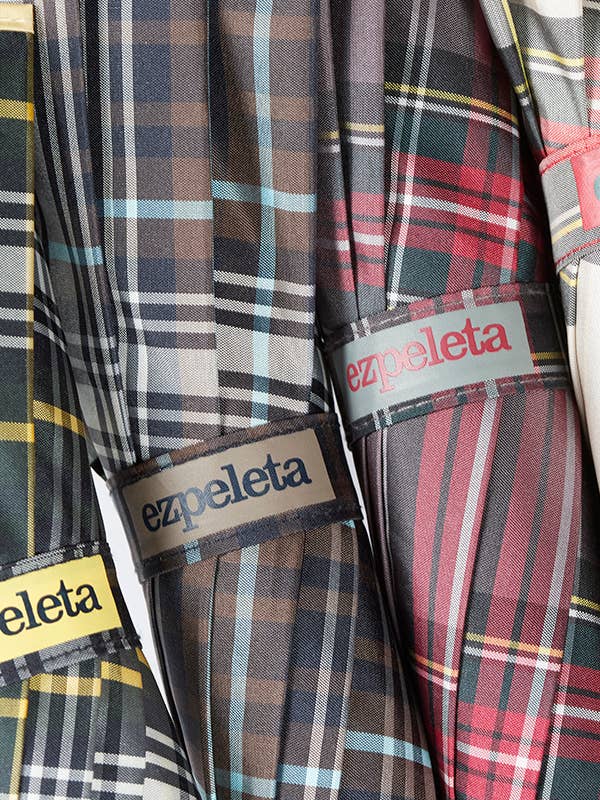 Parapluie classique régulier Ezpeleta à motif écossais PYD pour la vente par Ezpeleta