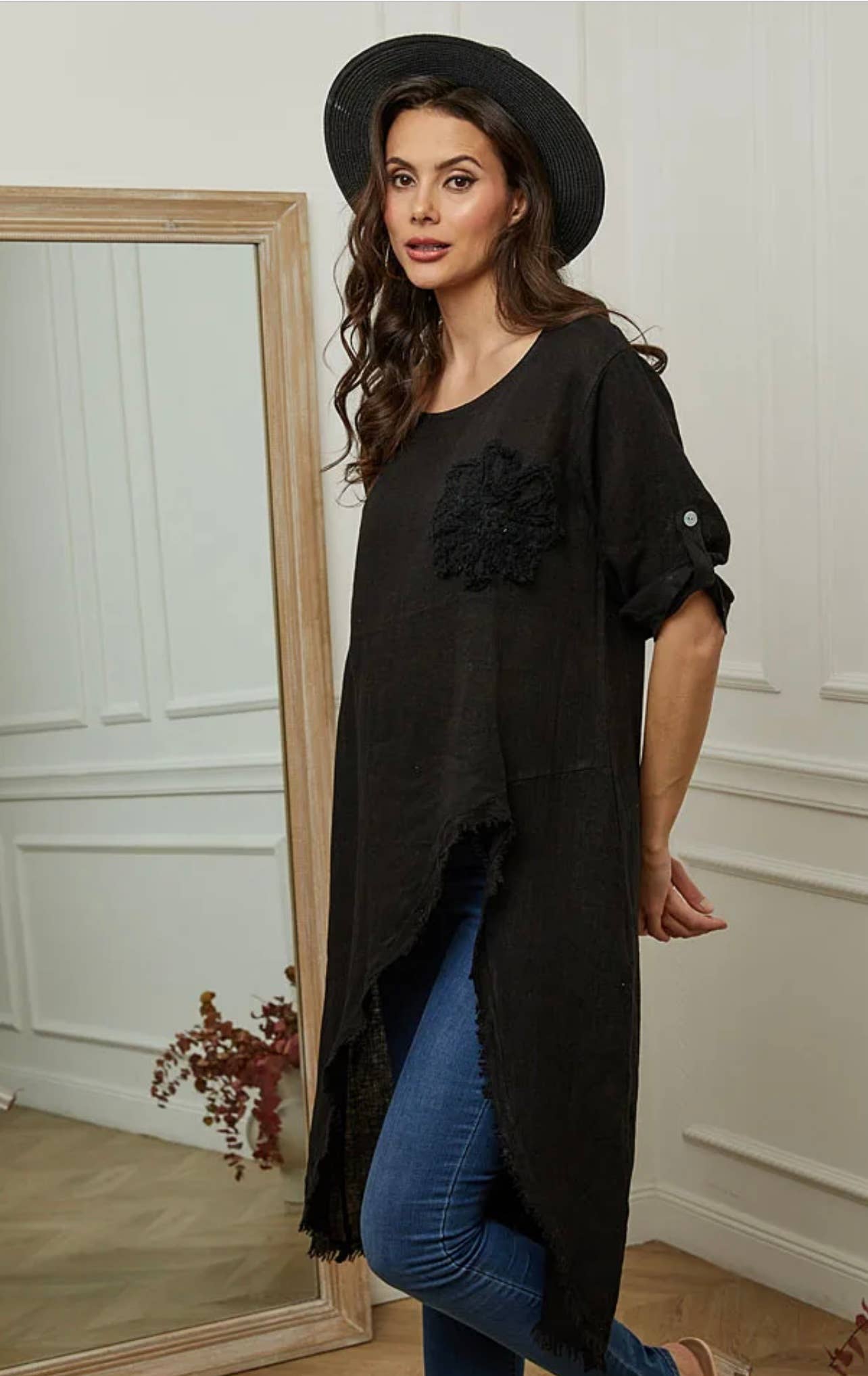 LÉA & LUC – Großhandel Kleid – Damen – 100 % Leinenkleid mit Blumenmotiv auf der linken Brust, REF. 72482