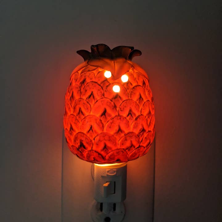 Green Pastures Wholesale - Wholesale Night Light - Porcelain Pineapple Night Light and Oil Burner