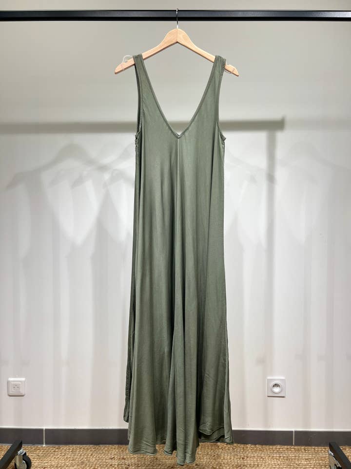 L'Emotion – Großhandel Kleid – Damen – Maxikleid mit V-Ausschnitt und breiten Trägern9