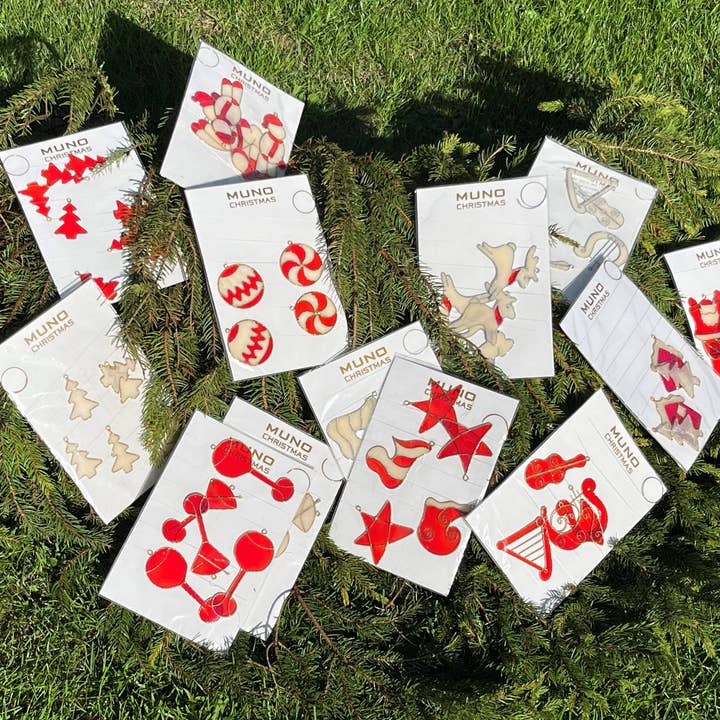 Uppsättning av 13 röda och vita julkransar för wholesale av Muno