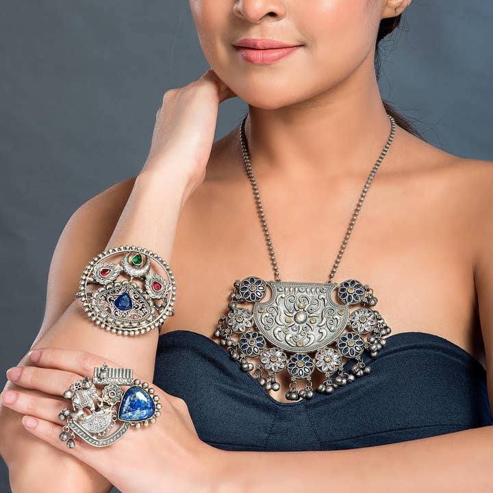 Set Collana e Bracciale Tribale Placcato Argento Ossidato per la vendita all'ingrosso da parte di Vastrabhushan