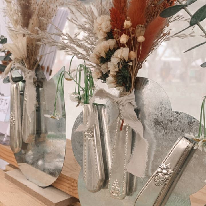 The WildSmith - Wholesale Magnet - Vintage Magnet Bud Vase, magnets, flower bud, picture holder1