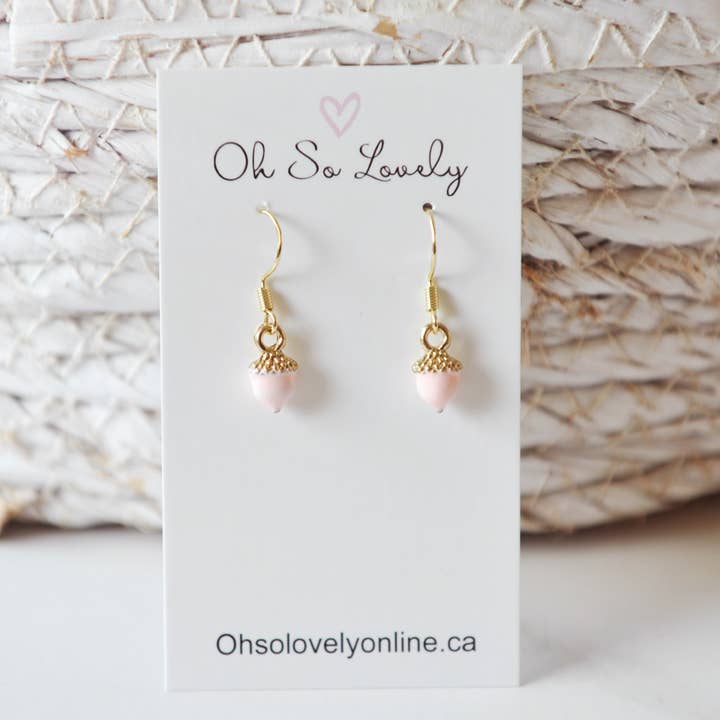 Boucles d'oreilles pendantes en forme de gland rose pour la vente par Oh So Lovely