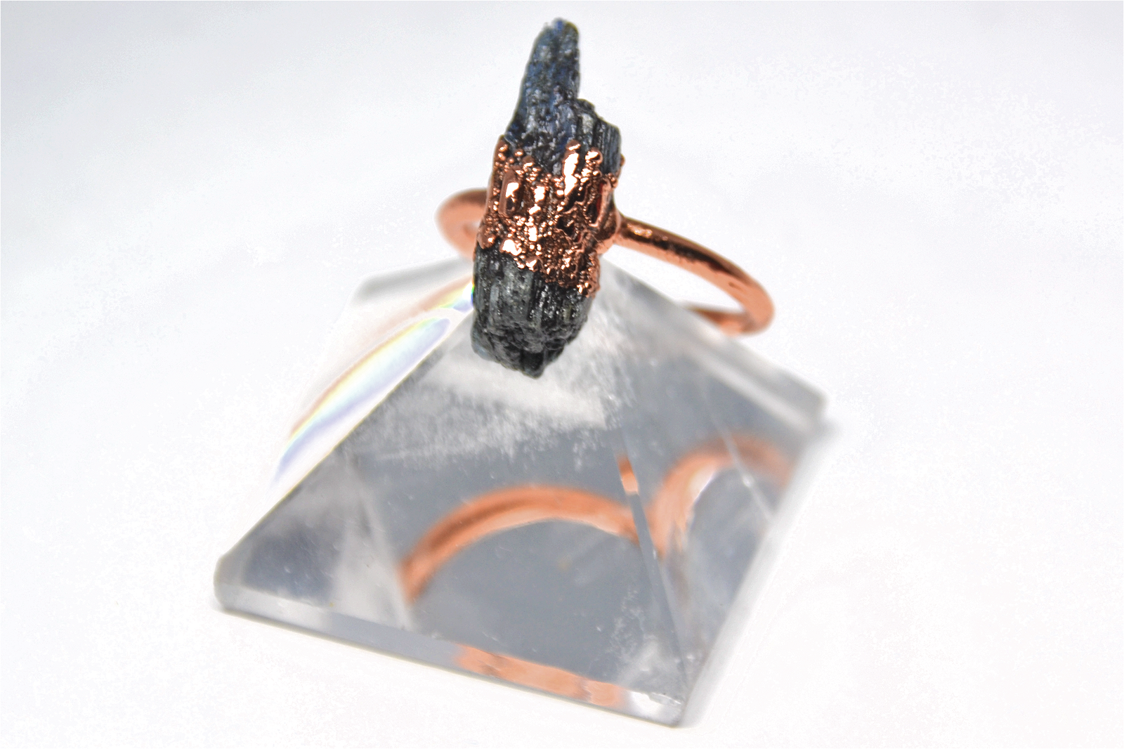 Daddy Daughter Jewelry - Vente Bague de cocktail/de cérémonie - Bague en cuivre cyanite bleu brut | Anneau en pierre de Kyanite4