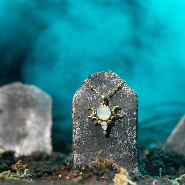 Flesh & Soul - Wholesale Pendant/Charm Necklace - FIVE MOONS MOONSTONE Necklace19