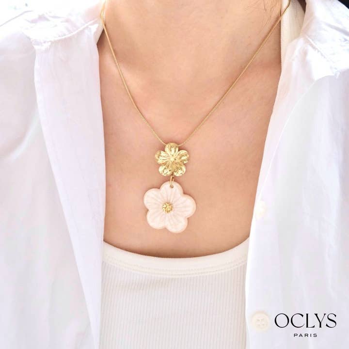 Collana a maglia serpente con fiore in resina e acciaio inossidabile dorato per la vendita all'ingrosso da parte di Oclys