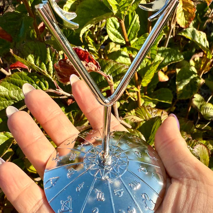 KayleeNYC – Engroshandel Spirituelle sten og krystaller – Naturlig fluorit diamantkrystal med stjernetegnsstand4