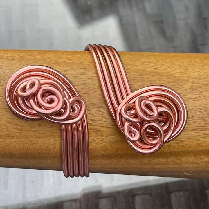 Jewelry With Me - Venta al por mayor Pulseras tipo brazalete - Brazalete de alambre de aluminio de color cobre4